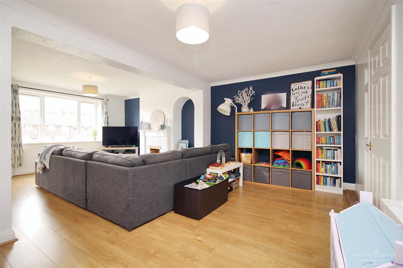 4 bed property in Ashampstead Road, Reading